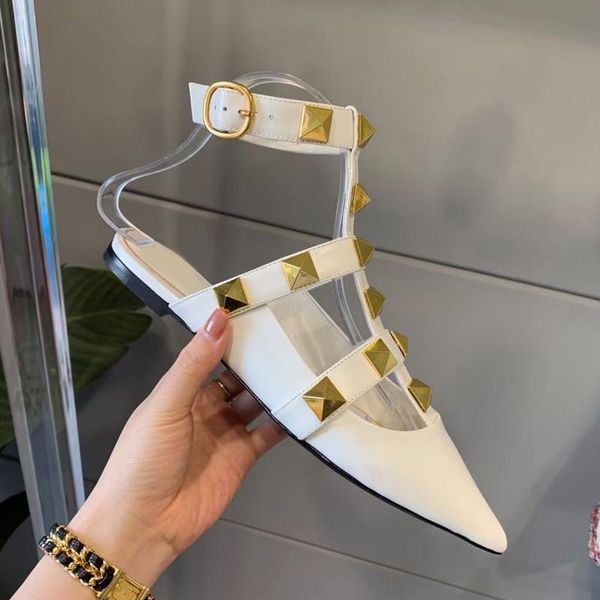sandals 2021 women slippers designer rivets shoes v right spikes leather slipper flat 35-41, Black
sandals 2021 women slippers designer rivets shoes v right spikes leather slipper flat 35-41, Black