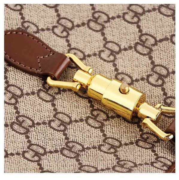 2022 new factory wholesale old pattern underarm leather women's bag cowhide one shoulder messenger women's bag messenger bag
2022 new factory wholesale old pattern underarm leather women's bag cowhide one shoulder messenger women's bag messenger bag