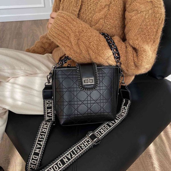design handbag bags 2021 new korean version ins chaowang red bucket bag broadband large capacity women's single shoulder messenger bag
design handbag bags 2021 new korean version ins chaowang red bucket bag broadband large capacity women's single shoulder messenger bag