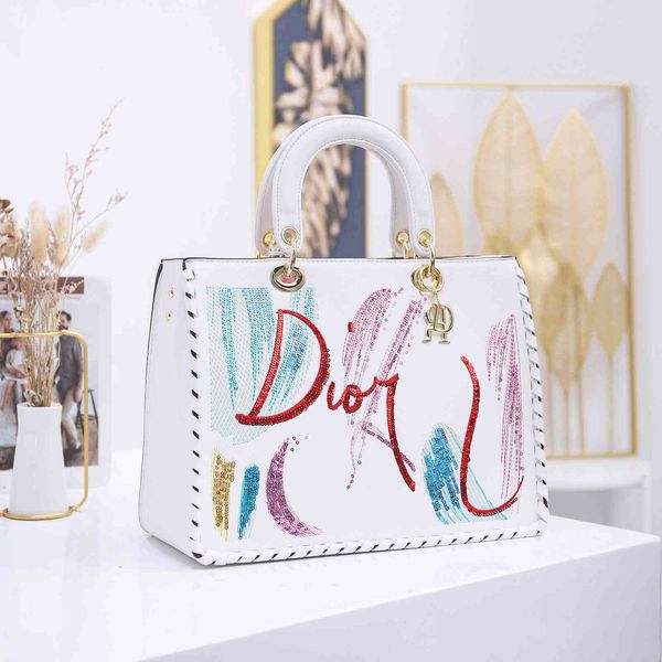 luxury design handbag 2021 new hand-held messenger princess texture sequin embroidery women's bag
luxury design handbag 2021 new hand-held messenger princess texture sequin embroidery women's bag