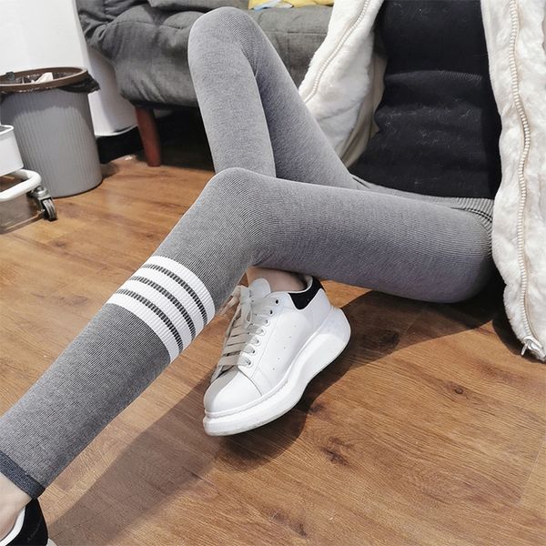 plush thickened leggings four bar luminous outside nine point pant's autumn and winter combed cotton vertical stripe pantyhose, Black;white
plush thickened leggings four bar luminous outside nine point pant's autumn and winter combed cotton vertical stripe pantyhose, Black;white