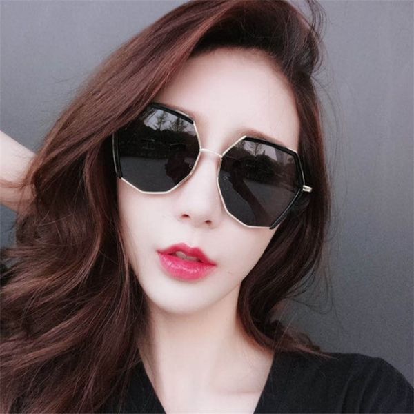 film dazzle color women's fashion sunglasses european and american large frame metal, White;black
film dazzle color women's fashion sunglasses european and american large frame metal, White;black