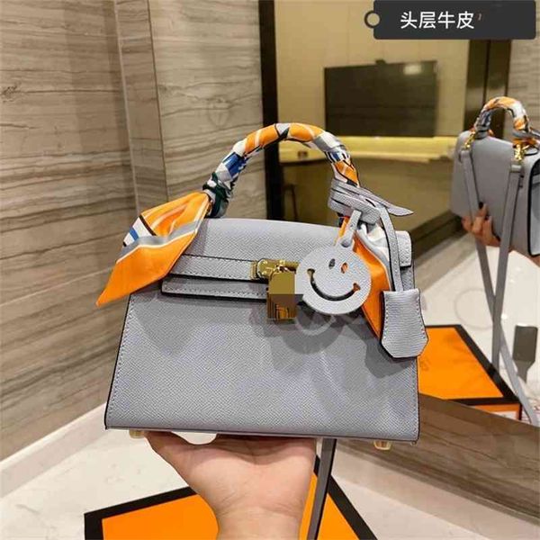 outlet herme cowhide kellys 22 one shoulder messenger large capacity shaped bag silk scarf random seven colors wan
outlet herme cowhide kellys 22 one shoulder messenger large capacity shaped bag silk scarf random seven colors wan