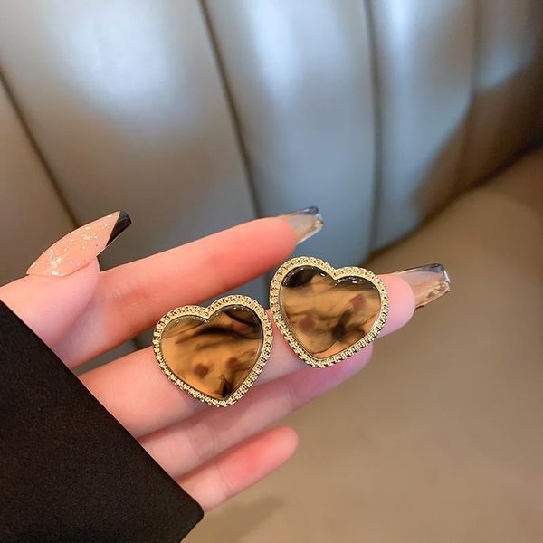 stud design black women heart earrings, Golden;silver
stud design black women heart earrings, Golden;silver