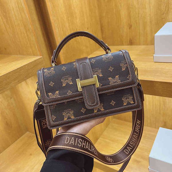 2022 factory wholesale new personalized bag, minority women's spring new fashion messenger small square texture handbag
2022 factory wholesale new personalized bag, minority women's spring new fashion messenger small square texture handbag