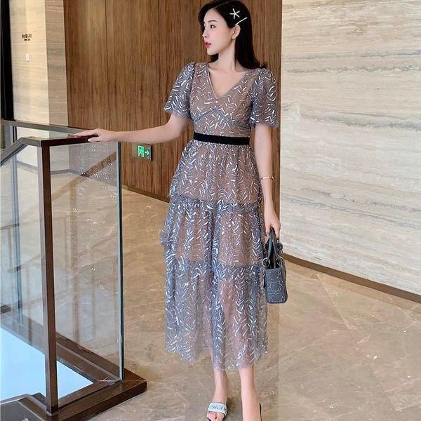 casual dresses new 2021 summer women brand designer fashion sequined mesh v-neck short sleeve high waist party long dress 6u2, Black;gray
casual dresses new 2021 summer women brand designer fashion sequined mesh v-neck short sleeve high waist party long dress 6u2, Black;gray