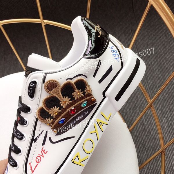 2021 fashion sneakers boots clear sole triple s casual dad shoes men women platform 17fw paris vintage old crystal bottom triple-s designer, Black
2021 fashion sneakers boots clear sole triple s casual dad shoes men women platform 17fw paris vintage old crystal bottom triple-s designer, Black