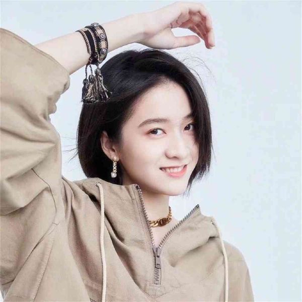 2021 luxury designer jewelry letter pearl earnail, female star blogger trembling 2021 tiktok five pointed earrings, Silver
2021 luxury designer jewelry letter pearl earnail, female star blogger trembling 2021 tiktok five pointed earrings, Silver