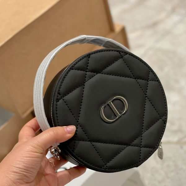 2021 new round cake bag pearl chain make-up bag female advanced feeling black and white summer versatile fairy bag diagonal span zmm
2021 new round cake bag pearl chain make-up bag female advanced feeling black and white summer versatile fairy bag diagonal span zmm
