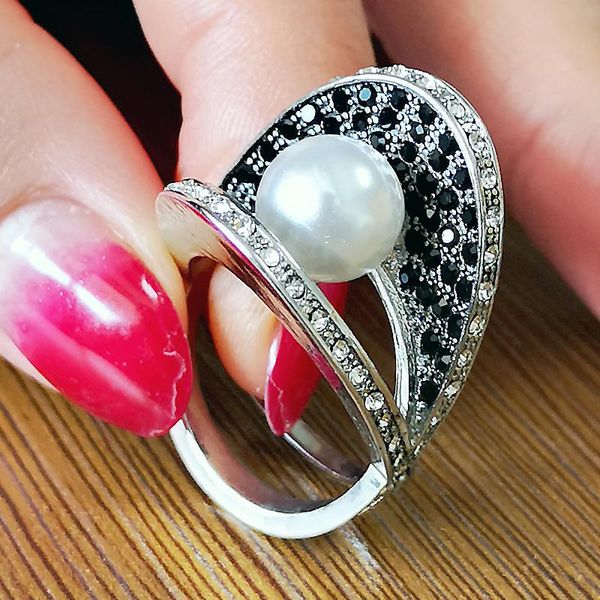 female charm white pearl big ring vintage silver color engagement luxury bride cross zircon rings for women wedding jewelry, Slivery;golden
female charm white pearl big ring vintage silver color engagement luxury bride cross zircon rings for women wedding jewelry, Slivery;golden