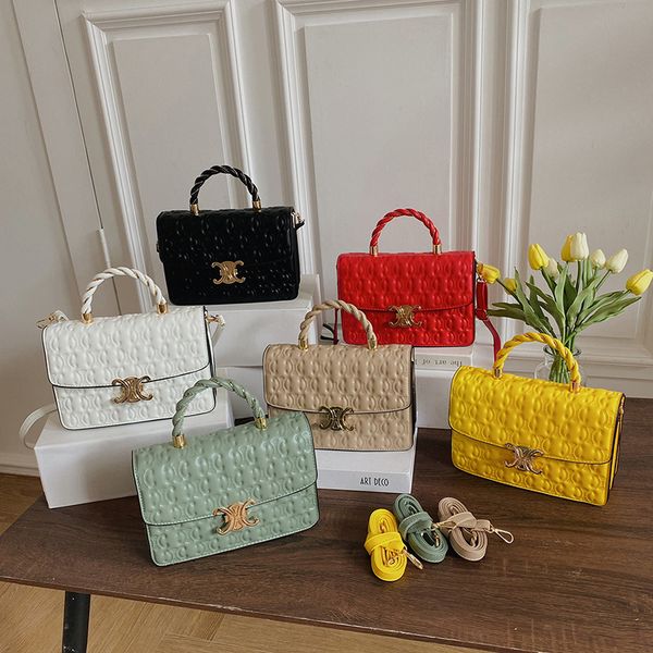 factory direct sale 75% off baigou 2021 new land bags embossed woven single back small square bags
factory direct sale 75% off baigou 2021 new land bags embossed woven single back small square bags