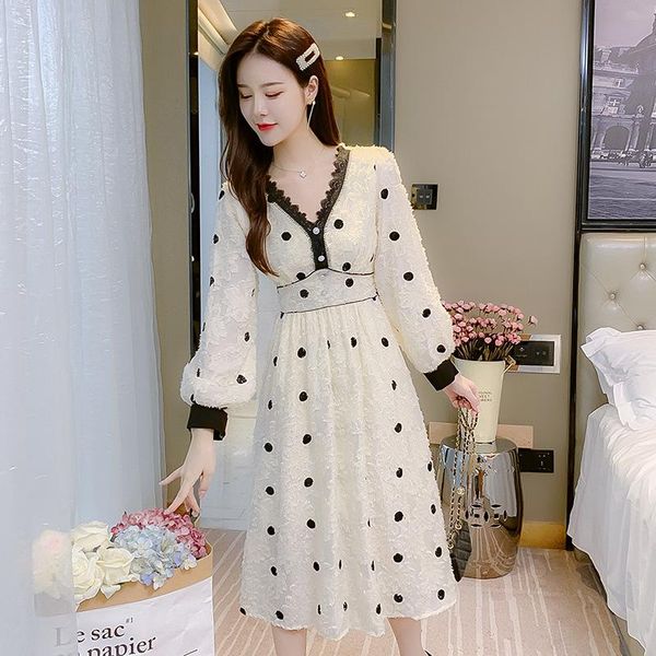 casual dresses hair 2021 autumn and winter fashion design light luxury celebrity v-neck bubble sleeve wave point dress for women, Black;gray
casual dresses hair 2021 autumn and winter fashion design light luxury celebrity v-neck bubble sleeve wave point dress for women, Black;gray