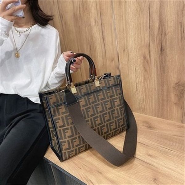 outlet women's shoulder new one shopping big slanting cross portable storage bags bag large capacity fashion yw yw luxurys designers ba
outlet women's shoulder new one shopping big slanting cross portable storage bags bag large capacity fashion yw yw luxurys designers ba