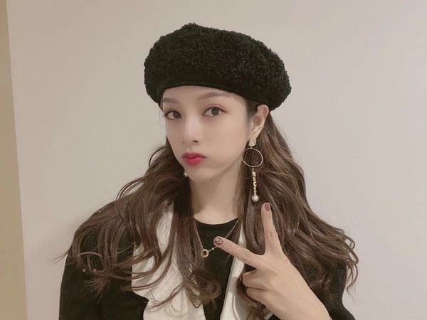 hat women's plush beret trendy autumn and winter designer version british fashion painter's, Yellow
hat women's plush beret trendy autumn and winter designer version british fashion painter's, Yellow