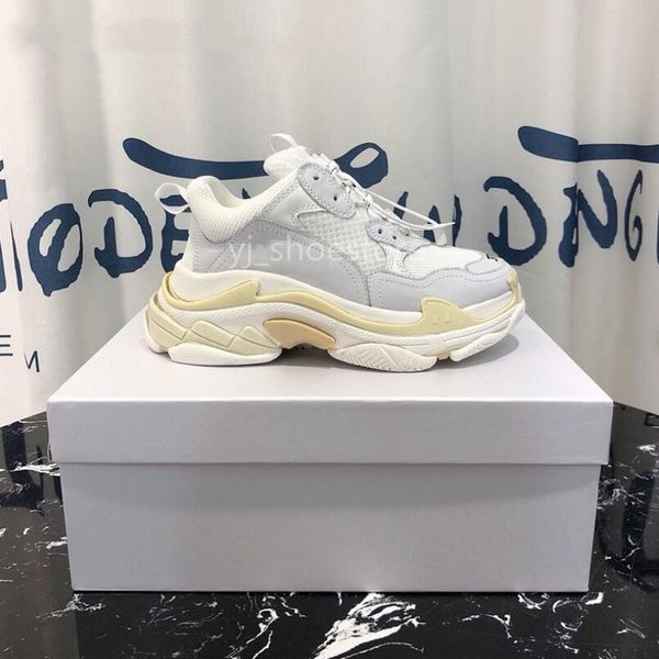 2022 men women casual shoes white black pink triple-s low make old combination boots sports size eur36-45
2022 men women casual shoes white black pink triple-s low make old combination boots sports size eur36-45