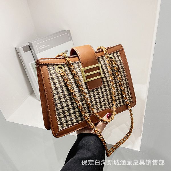 new bag red 2021 one-shoulder spring fashion handbags korean plaid net chain small messenger tote hactq
new bag red 2021 one-shoulder spring fashion handbags korean plaid net chain small messenger tote hactq