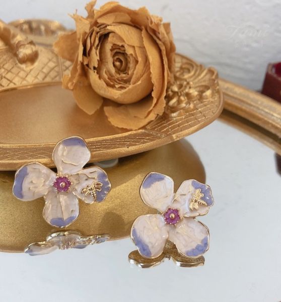 french retro stud romantic oil painting flower bee stereo 925 tremella nail, Golden;silver
french retro stud romantic oil painting flower bee stereo 925 tremella nail, Golden;silver