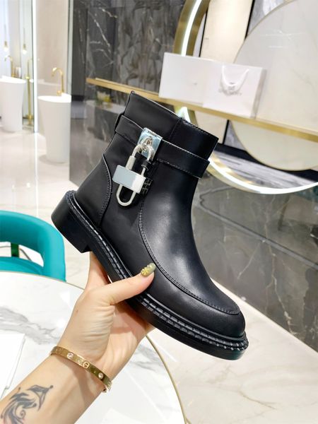 2021 latest women's designer boots 100% genuine leather thick winter shoes high heel, Black
2021 latest women's designer boots 100% genuine leather thick winter shoes high heel, Black