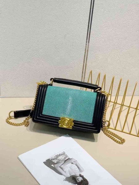 factory direct sale 75% off pearl fish skin women's 2021 new light luxury spicy mother leather contrast color commuter messenger chain
factory direct sale 75% off pearl fish skin women's 2021 new light luxury spicy mother leather contrast color commuter messenger chain