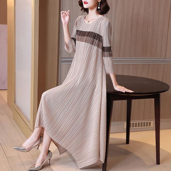 casual dresses wrinkled temperament lady dress 2021 middle-aged and elderly large women's with foreign style, Black;gray
casual dresses wrinkled temperament lady dress 2021 middle-aged and elderly large women's with foreign style, Black;gray