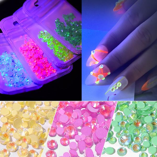 nail art decorations 1pack mix ss6-ss20 fluorescent crystal luminous non fix neon rhinestones glow in dark 3d strass gem, Silver;gold
nail art decorations 1pack mix ss6-ss20 fluorescent crystal luminous non fix neon rhinestones glow in dark 3d strass gem, Silver;gold