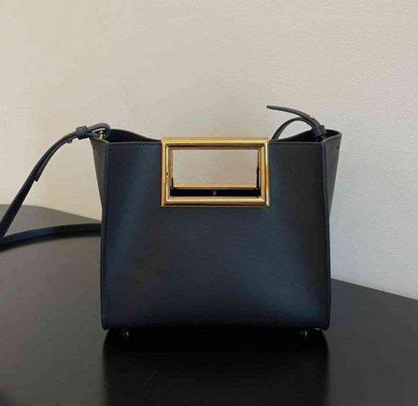 designer bags way metal buckle handbag leather tote bag single shoulder messenger bag
designer bags way metal buckle handbag leather tote bag single shoulder messenger bag