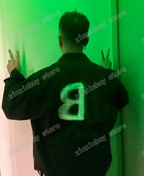 22ss men women designers denim jackets graffiti luminous letter cloth fabric man fashion streetwear black blue m-2xl, Black;brown
22ss men women designers denim jackets graffiti luminous letter cloth fabric man fashion streetwear black blue m-2xl, Black;brown