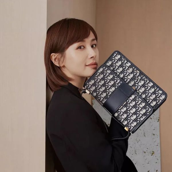 handbag women single shoulder messenger bag canvas embroidery montaigne and strap chain
handbag women single shoulder messenger bag canvas embroidery montaigne and strap chain