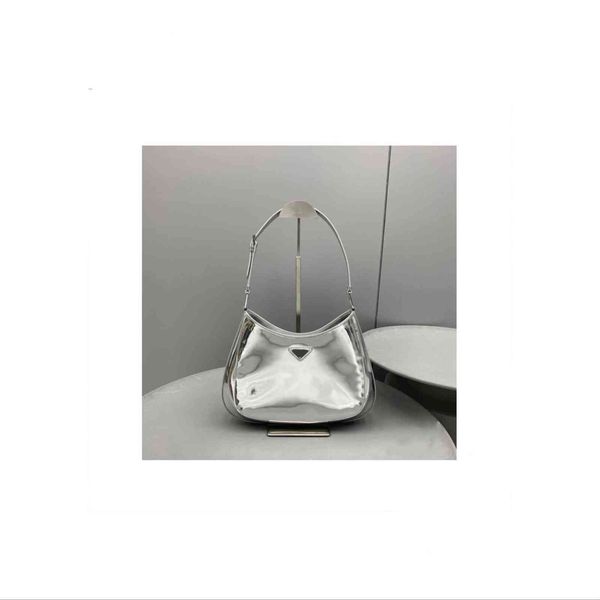 large-capacity handbags2021 popular women's laser silver medieval underarm bag mirror design one shoulder carrying size girl hand ha
large-capacity handbags2021 popular women's laser silver medieval underarm bag mirror design one shoulder carrying size girl hand ha