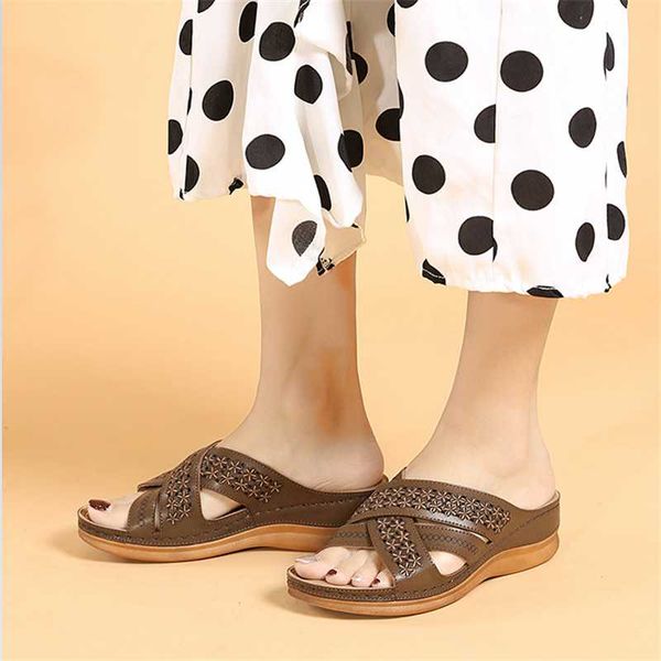 woman fashion platform casual sandals open toe embroidery slippers 2021 female slope heel summer shoes big size 36-43, Black
woman fashion platform casual sandals open toe embroidery slippers 2021 female slope heel summer shoes big size 36-43, Black