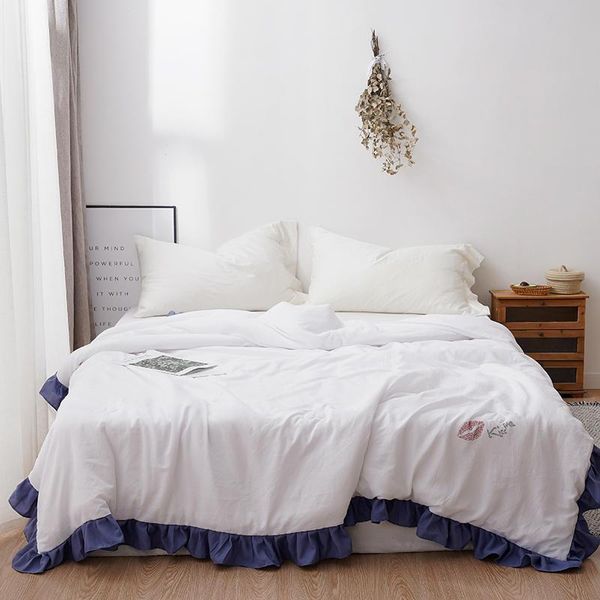 blankets red lip decoration soft fabric lace blanket, solid color quilt on the bed at home and travel as a holiday gift
blankets red lip decoration soft fabric lace blanket, solid color quilt on the bed at home and travel as a holiday gift