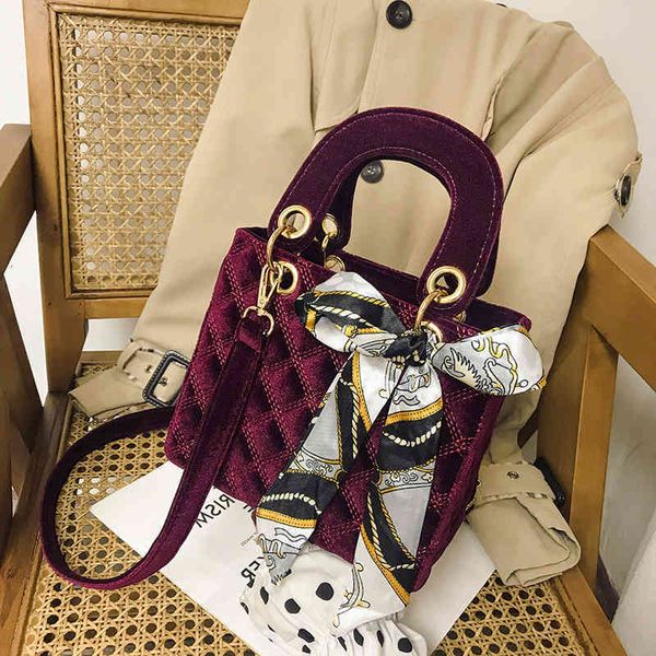 and winter small women's autumn 2020 new korean version golden princess bag fashion lingge silk scarf portable diagonal cross
and winter small women's autumn 2020 new korean version golden princess bag fashion lingge silk scarf portable diagonal cross