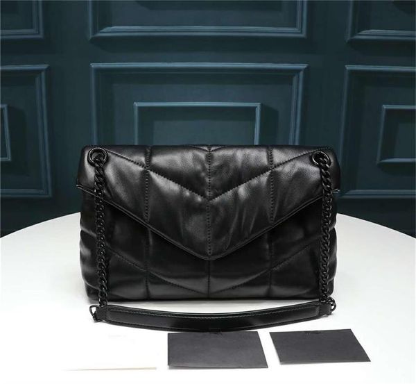 2021 luxury designer handbag crossbody bag genuine leather large capacity classic fashion retro chain one shoulder original box packaging
2021 luxury designer handbag crossbody bag genuine leather large capacity classic fashion retro chain one shoulder original box packaging