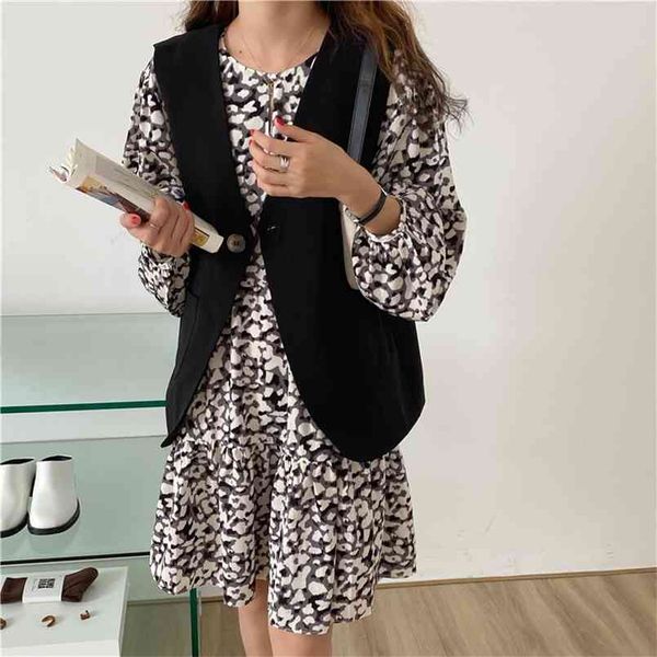 loose sleeveless sweater spring autumn women vest sweaters knitting joker knitted wool oversize girls 210423, Black;white
loose sleeveless sweater spring autumn women vest sweaters knitting joker knitted wool oversize girls 210423, Black;white