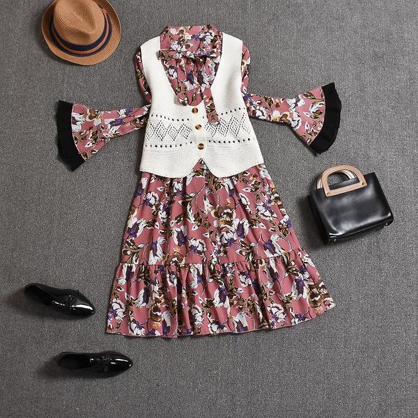 women's suits & blazers 2021 summer knitted vest+flare sleeve floral print dress suit, 2 pieces suit set, White;black
women's suits & blazers 2021 summer knitted vest+flare sleeve floral print dress suit, 2 pieces suit set, White;black