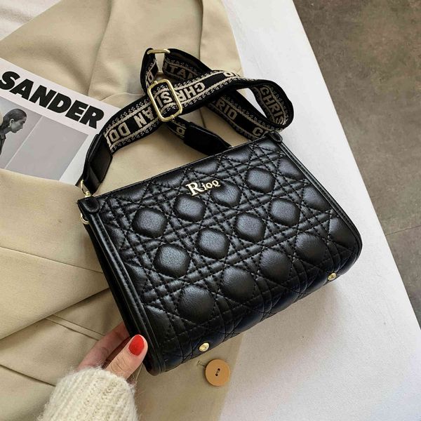 design bag net red personalized small square fashion leisure single shoulder versatile foreign style
design bag net red personalized small square fashion leisure single shoulder versatile foreign style