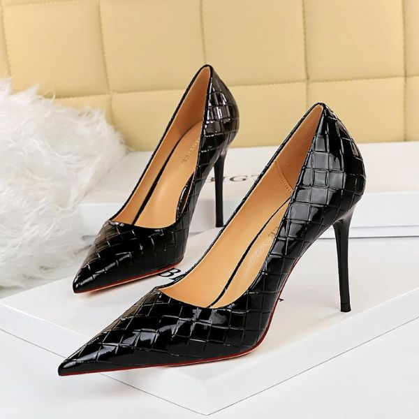 dress shoes 2021 women 9.5cm high heels pumps lady leather serpentine pointed toe female stiletto scarpins wedding fetish, Black
dress shoes 2021 women 9.5cm high heels pumps lady leather serpentine pointed toe female stiletto scarpins wedding fetish, Black