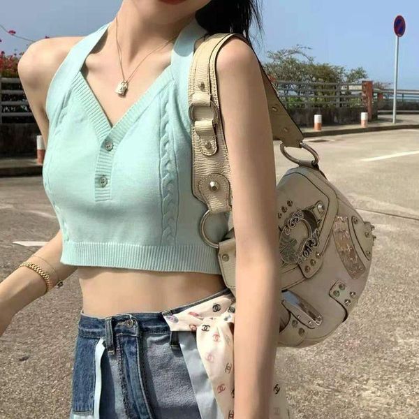 running jerseys knitted vest girl sleeveless short v-neck summer outer wear ins sport corset sweat for women, Black;blue
running jerseys knitted vest girl sleeveless short v-neck summer outer wear ins sport corset sweat for women, Black;blue