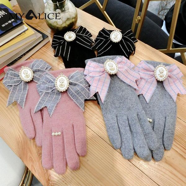 sports gloves myalice winter women split finger bow queen avatar decorate touch screen thicken warm hand holiday gift wholesale, Black
sports gloves myalice winter women split finger bow queen avatar decorate touch screen thicken warm hand holiday gift wholesale, Black
