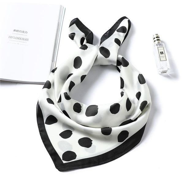 scarves 2021 spring silk scarf hijab women petal pattern shawls lady gift neckerchief foulard bandana brand designer, Blue;gray
scarves 2021 spring silk scarf hijab women petal pattern shawls lady gift neckerchief foulard bandana brand designer, Blue;gray