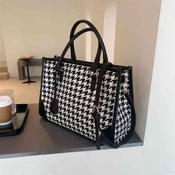 handbagkorean fashion qianniao getote shopping versatile large capacity portable one shoulder bag for female studentsgg bag
handbagkorean fashion qianniao getote shopping versatile large capacity portable one shoulder bag for female studentsgg bag