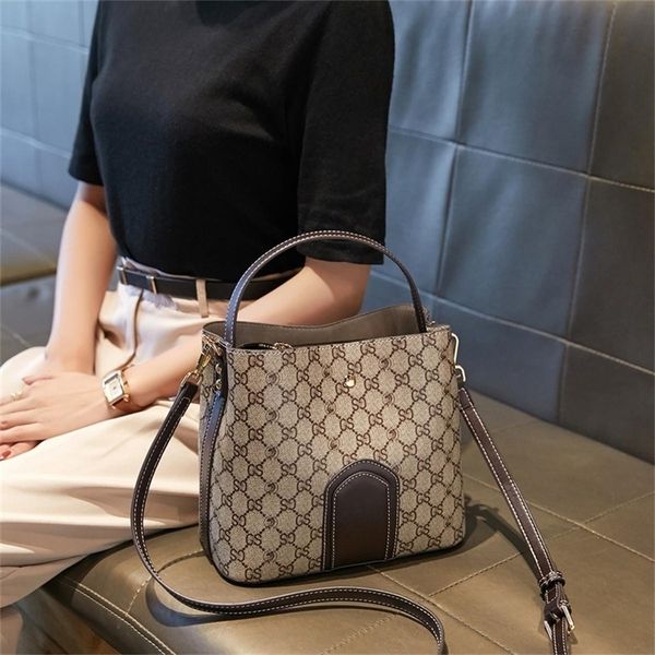 70% off deals online bag women's bag new fashion leather bucket one shoulder high-capacity portable messenger
70% off deals online bag women's bag new fashion leather bucket one shoulder high-capacity portable messenger