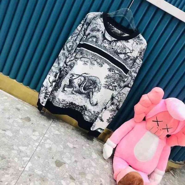 2022 factory wholesale new early autumn fashion landscape painting style round neck long sleeve sweater women's yofk, Black
2022 factory wholesale new early autumn fashion landscape painting style round neck long sleeve sweater women's yofk, Black