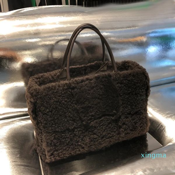 plush handbag tote with detachable interior zipped pocket bag winter new woven fur big capacity shopping bag designer bags3
plush handbag tote with detachable interior zipped pocket bag winter new woven fur big capacity shopping bag designer bags3