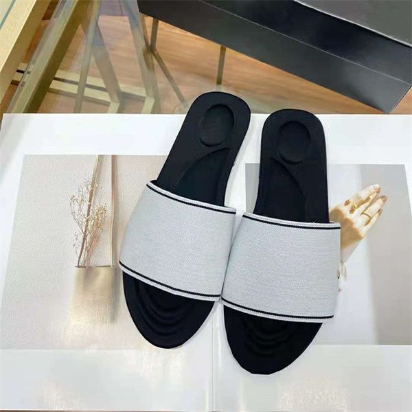 2021 early spring catwalk sandals, ladies sand als, high-end fashion, luxurious quality, two colors are available, full of modern feeling, Black
2021 early spring catwalk sandals, ladies sand als, high-end fashion, luxurious quality, two colors are available, full of modern feeling, Black