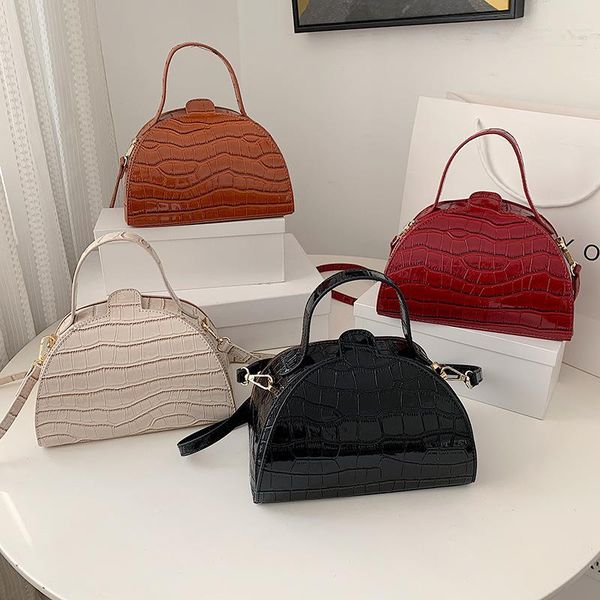 original brand in 2021 the pillow bag slung portable is simple, fashionable and casual embossed underarm shoulder bags
original brand in 2021 the pillow bag slung portable is simple, fashionable and casual embossed underarm shoulder bags