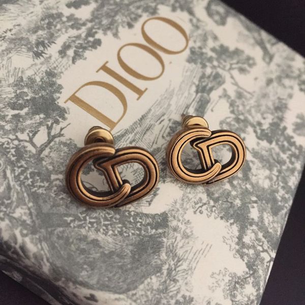 special offer 70% off wind 2021 new family earrings fashion compact letter 925 silver needle, Golden;silver
special offer 70% off wind 2021 new family earrings fashion compact letter 925 silver needle, Golden;silver