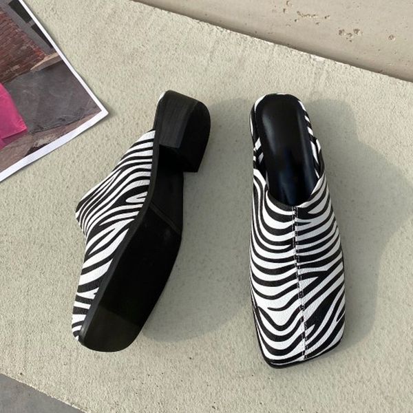 2021 women slippers fashion slip on mules slippers shoes casual thick low heel female heel flats dress slides slippers shoes, Black
2021 women slippers fashion slip on mules slippers shoes casual thick low heel female heel flats dress slides slippers shoes, Black