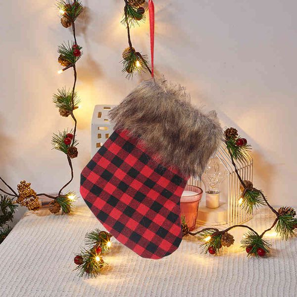 qiaoding new selling decorative products plaid small christmas socks brown rough edge children's gift bag
qiaoding new selling decorative products plaid small christmas socks brown rough edge children's gift bag