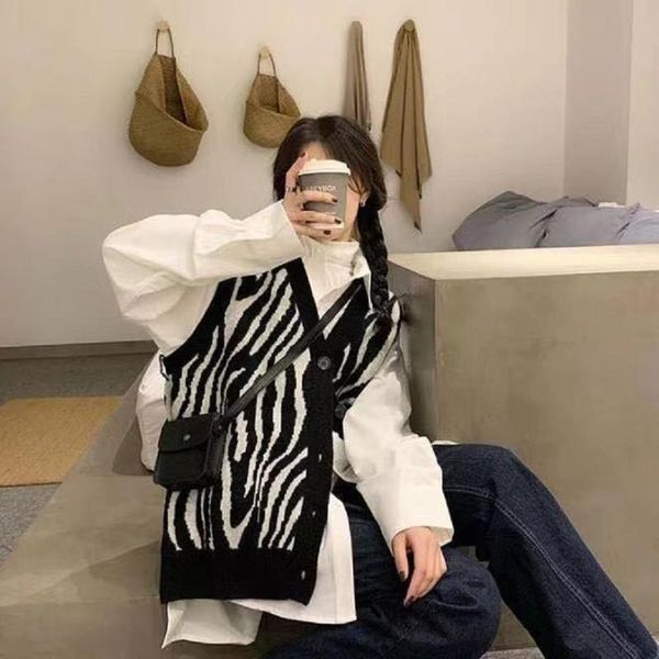 women's vests spring korean ins zebra stripes wearing sweater vest female students loose all-match sleeveless shirt tide, Black;white
women's vests spring korean ins zebra stripes wearing sweater vest female students loose all-match sleeveless shirt tide, Black;white